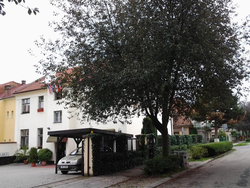 Penzion Ema B&B Prostejov Bagian luar foto